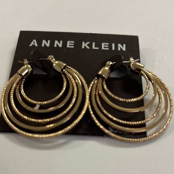 Anne Klein good tone earrings set - Picture 3 of 3